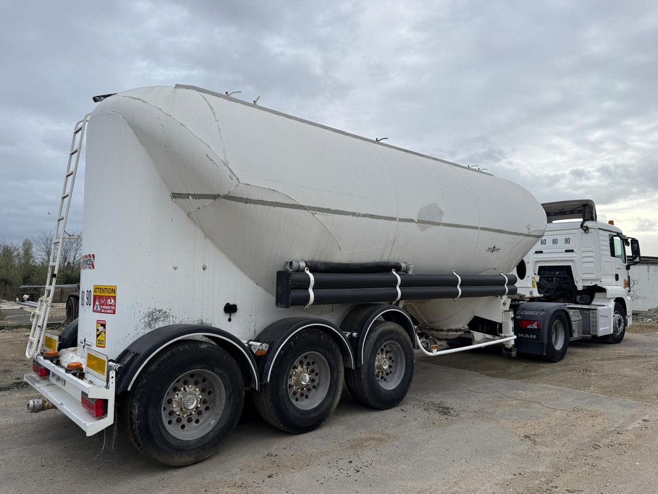 Ensemble à vendre - Tractor unit, Tank semi-trailer: picture 4 Ensemble à vendre - Tractor unit, Tank semi-trailer: picture 4
