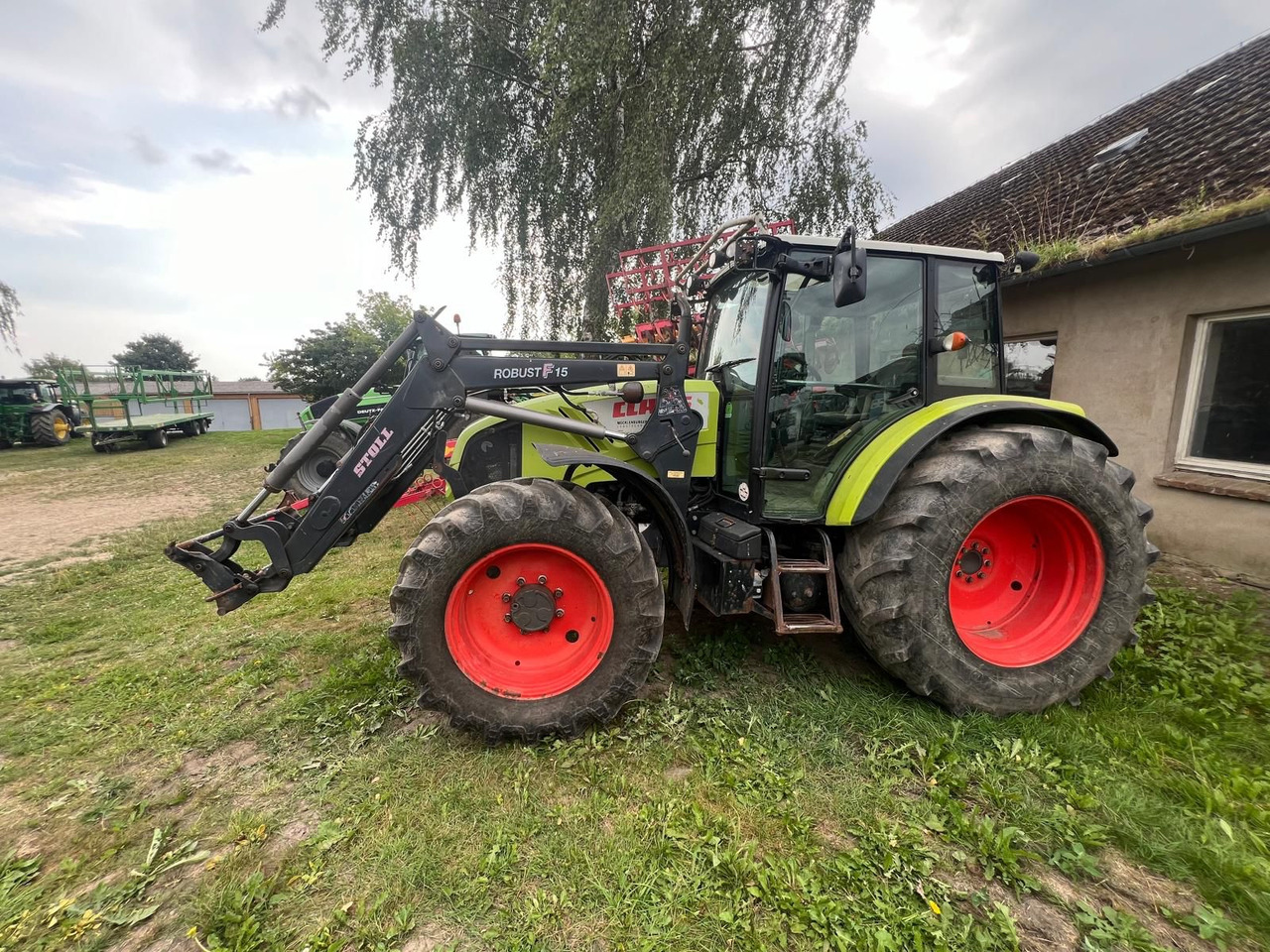 Farm tractor Claas Axos 340: picture 10