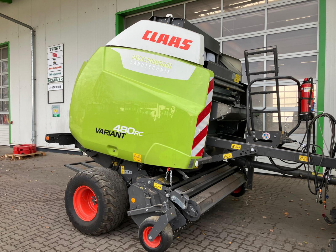 Claas Variant 480 RC - Hay and forage equipment: picture 2 Claas Variant 480 RC - Hay and forage equipment: picture 2