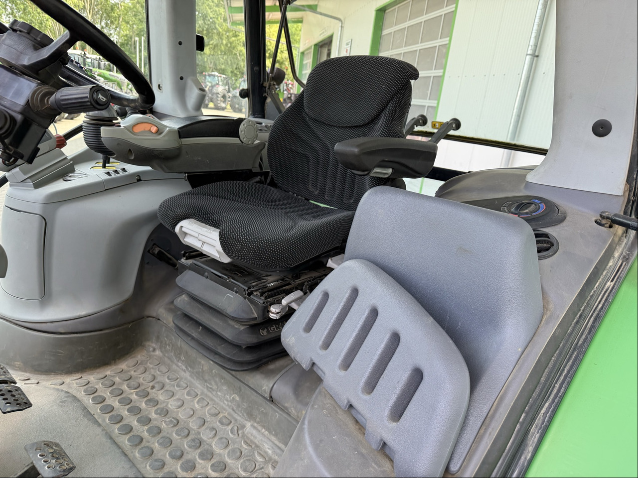 Deutz-Fahr Agrotron TTV 630 - Farm tractor: picture 3 Deutz-Fahr Agrotron TTV 630 - Farm tractor: picture 3