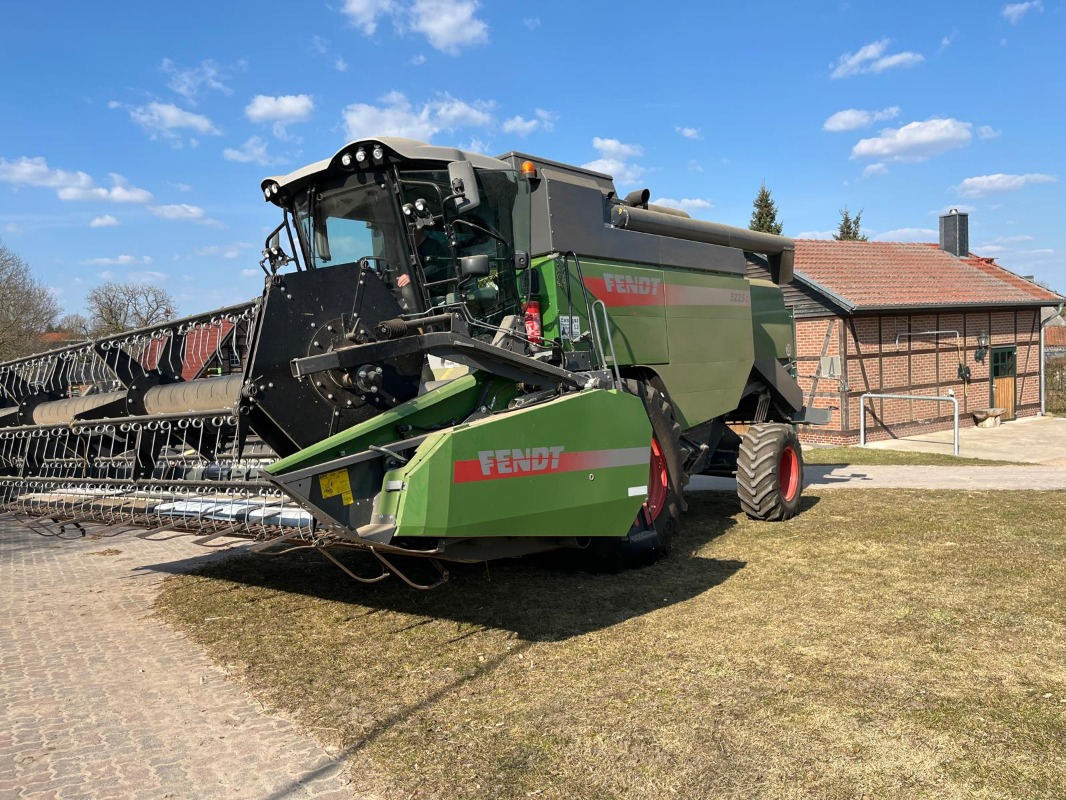 Fendt 5225 E 5,50m PowerFlow Schneidwerk - Combine harvester: picture 1 Fendt 5225 E 5,50m PowerFlow Schneidwerk - Combine harvester: picture 1