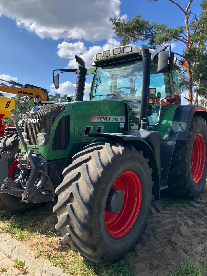 Fendt 712 Vario - Farm tractor: picture 1 Fendt 712 Vario - Farm tractor: picture 1