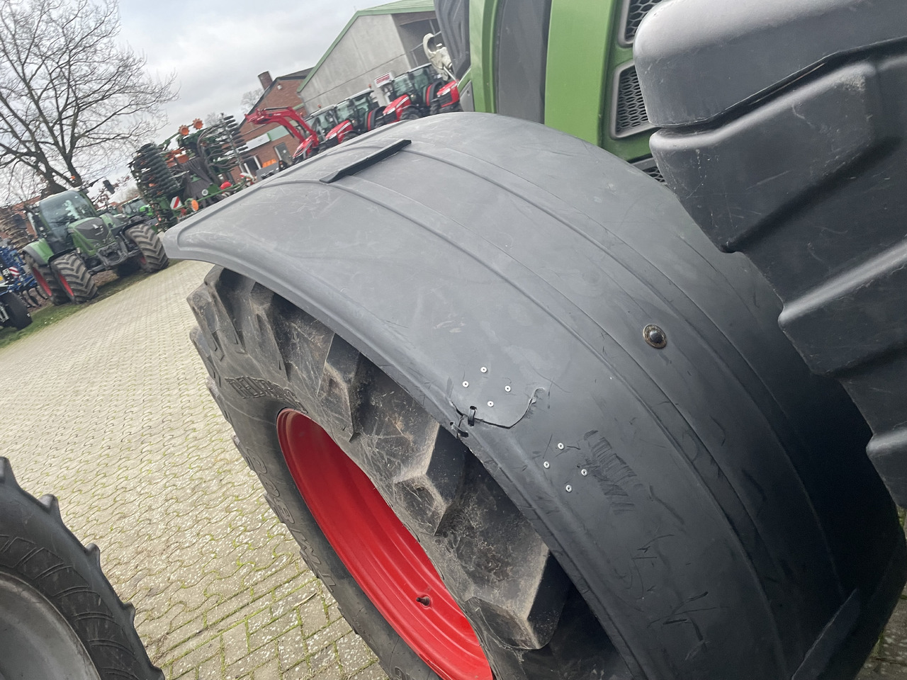 Farm tractor Fendt 718 Power Plus: picture 8
