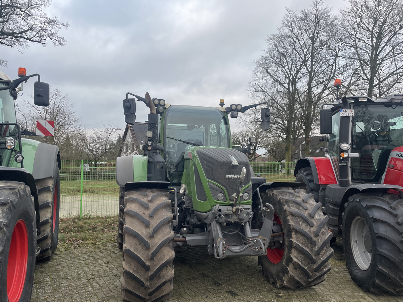 Farm tractor Fendt 718 Power Plus: picture 12
