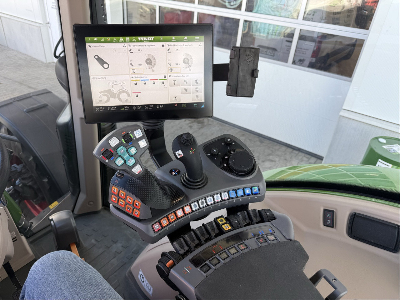 Fendt 718 Vario Gen 6 - Farm tractor: picture 2 Fendt 718 Vario Gen 6 - Farm tractor: picture 2
