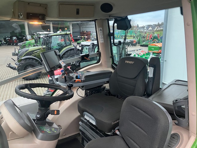 Fendt 826 Vario S4 Profi - Farm tractor: picture 3 Fendt 826 Vario S4 Profi - Farm tractor: picture 3