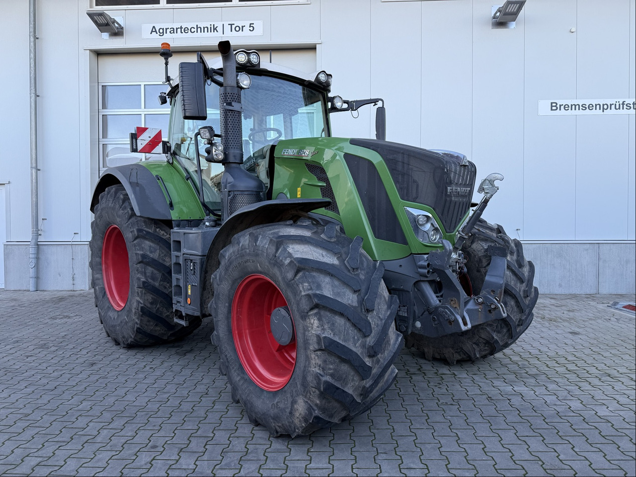 Fendt 828 Vario ProfiPlus Motor NEU - Farm tractor: picture 1 Fendt 828 Vario ProfiPlus Motor NEU - Farm tractor: picture 1