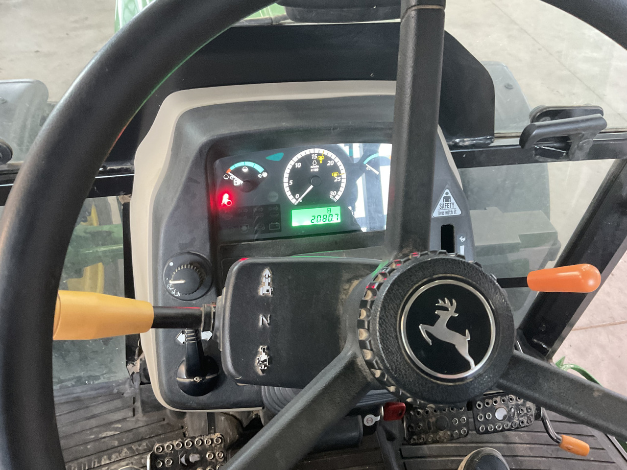 John Deere 5055 E - Farm tractor: picture 2 John Deere 5055 E - Farm tractor: picture 2