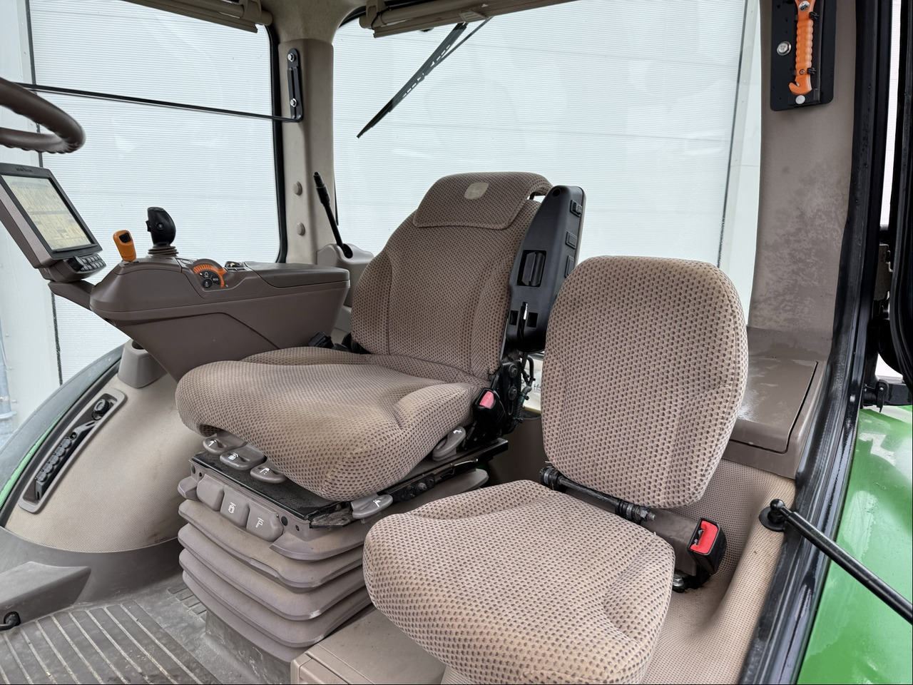 John Deere 8320 R E23 - Farm tractor: picture 2 John Deere 8320 R E23 - Farm tractor: picture 2