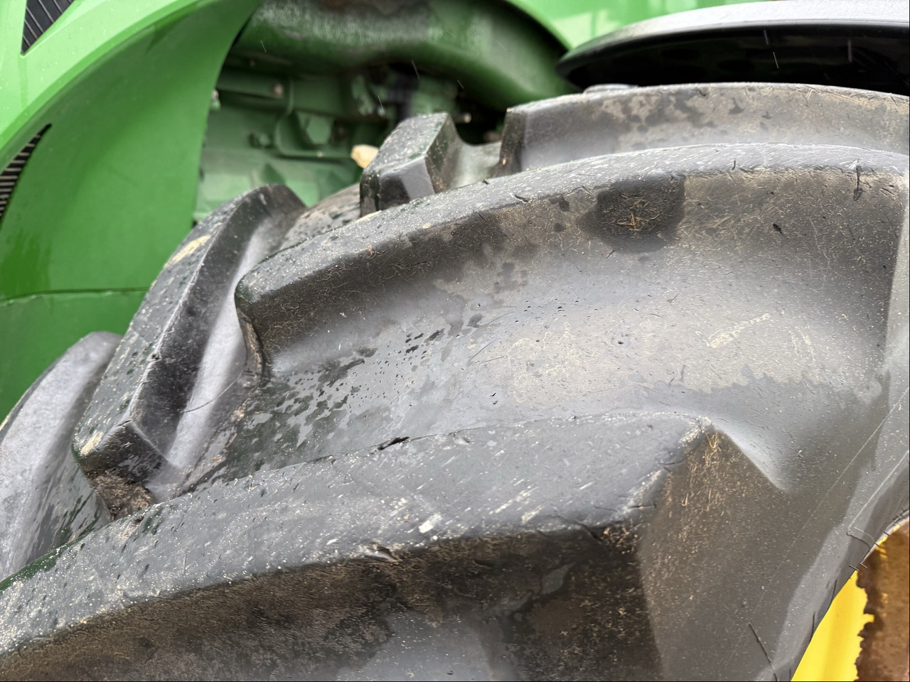 John Deere 8320 R - Farm tractor: picture 4 John Deere 8320 R - Farm tractor: picture 4