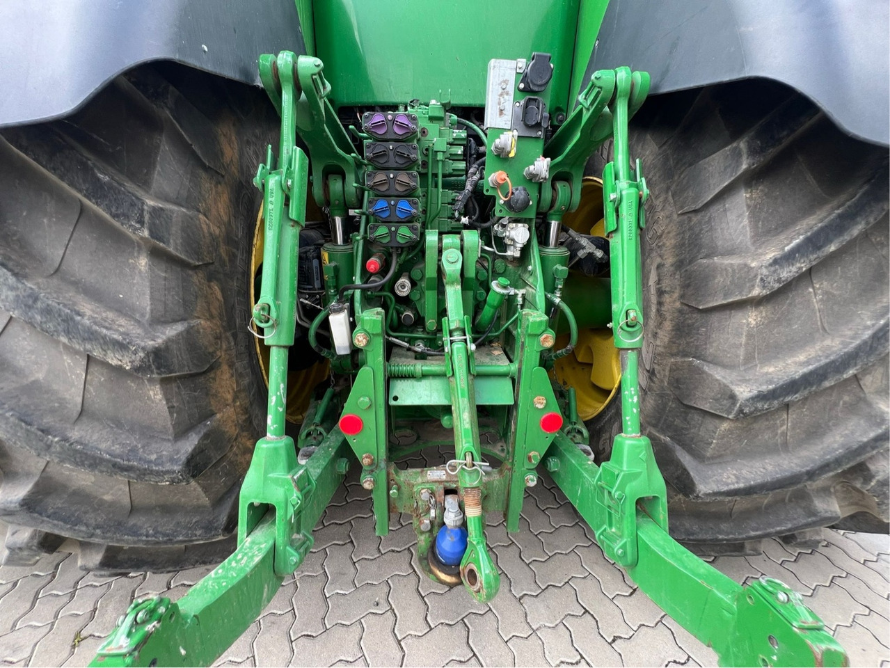 Farm tractor John Deere 8400 R: picture 7