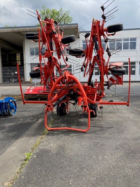 Kuhn 8712 - Tedder/ Rake: picture 1 Kuhn 8712 - Tedder/ Rake: picture 1
