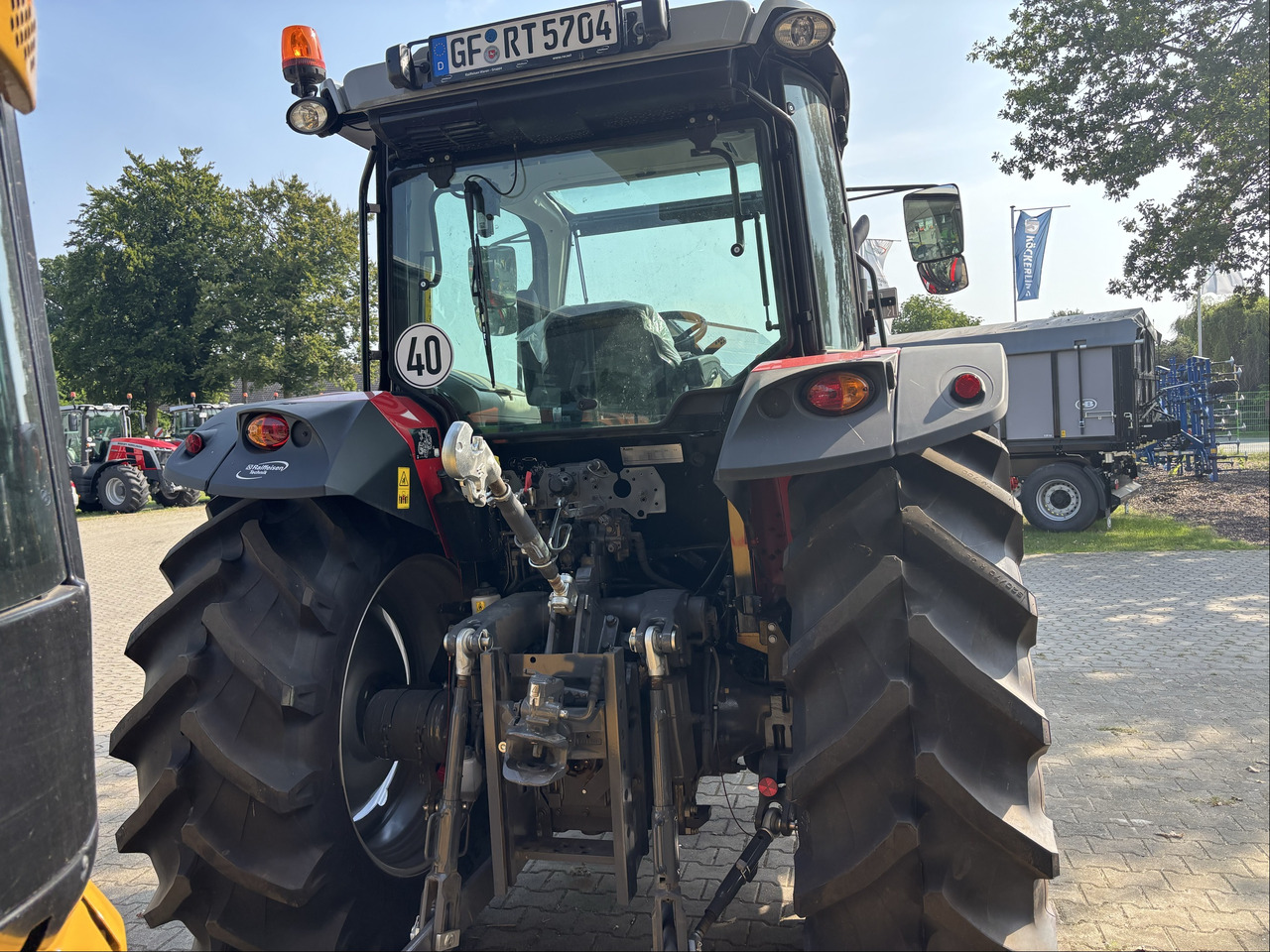 Massey Ferguson 5712M 4WD Cab Essential - Farm tractor: picture 3 Massey Ferguson 5712M 4WD Cab Essential - Farm tractor: picture 3