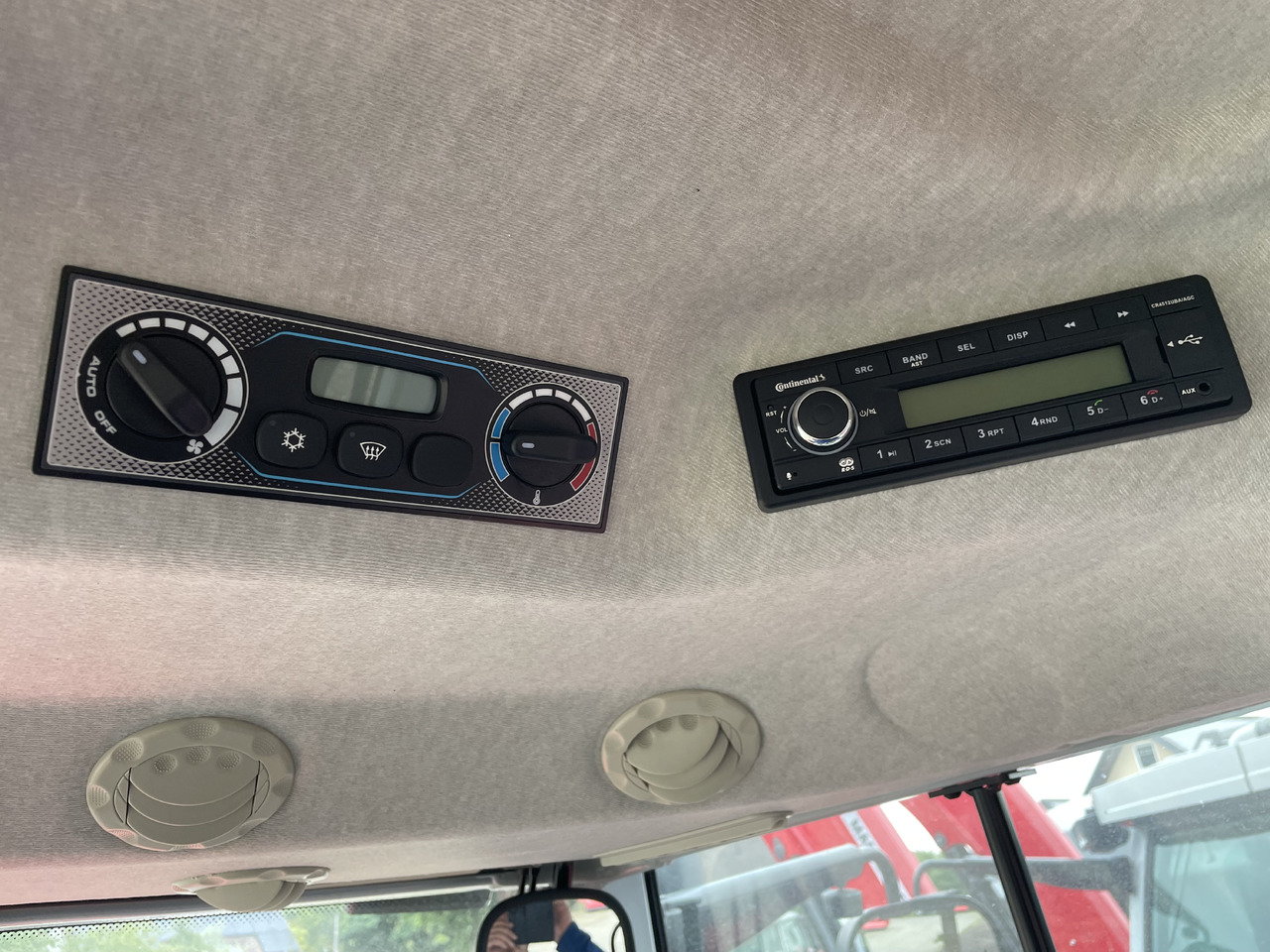 Massey Ferguson 6S.145 Dyna-VT EXCLUSIVE - Farm tractor: picture 5 Massey Ferguson 6S.145 Dyna-VT EXCLUSIVE - Farm tractor: picture 5