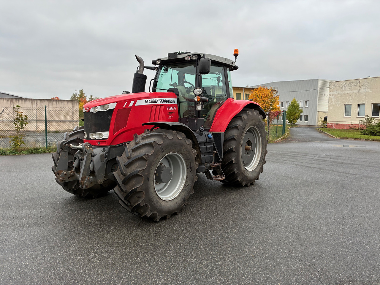 Massey Ferguson 7624 Dyna-VT - Farm tractor: picture 1 Massey Ferguson 7624 Dyna-VT - Farm tractor: picture 1
