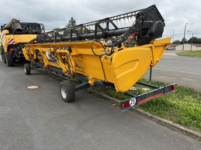 New Holland CR 9090 - Combine harvester: picture 4 New Holland CR 9090 - Combine harvester: picture 4