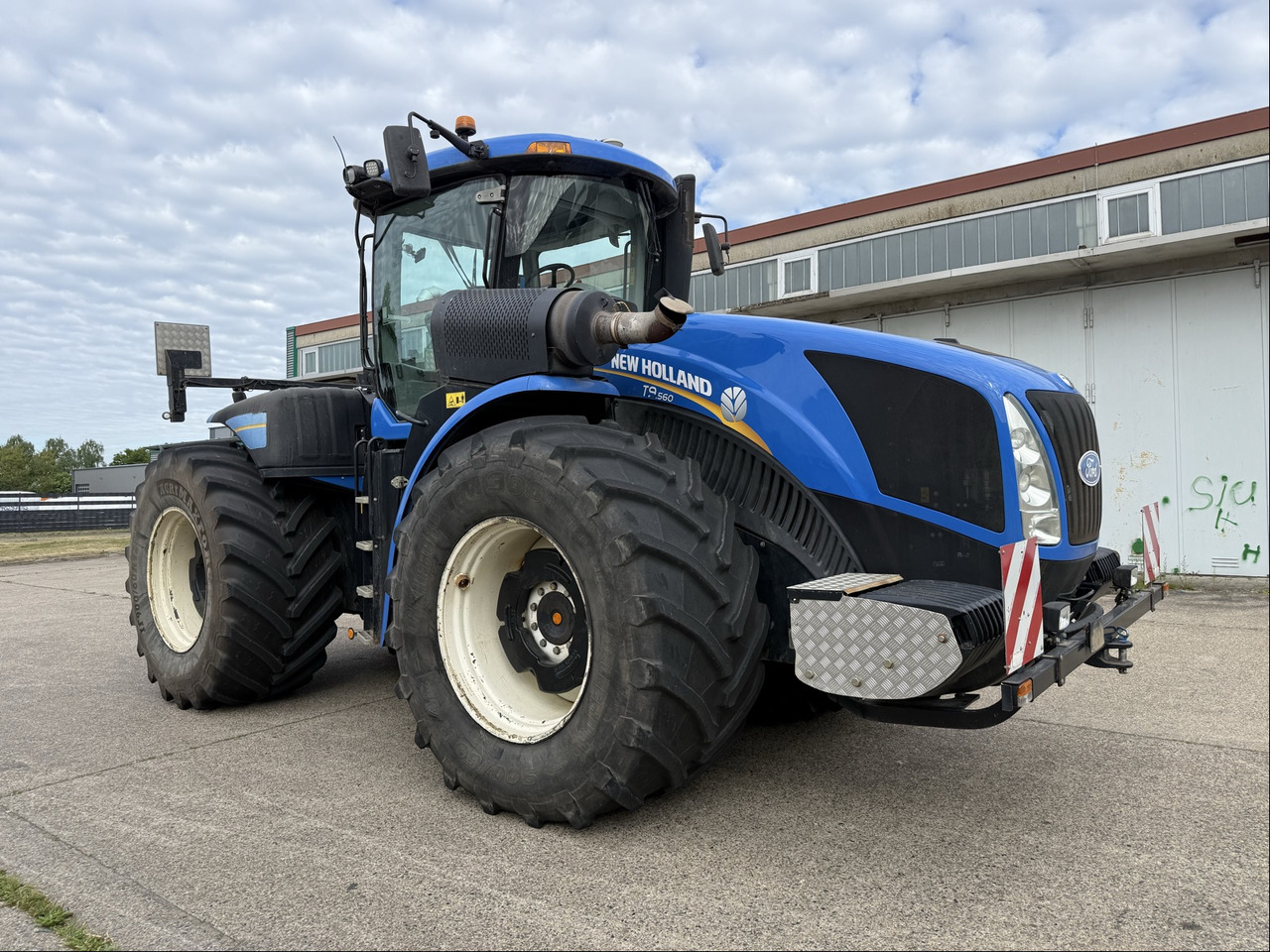 New Holland T9.560 - Farm tractor: picture 1 New Holland T9.560 - Farm tractor: picture 1