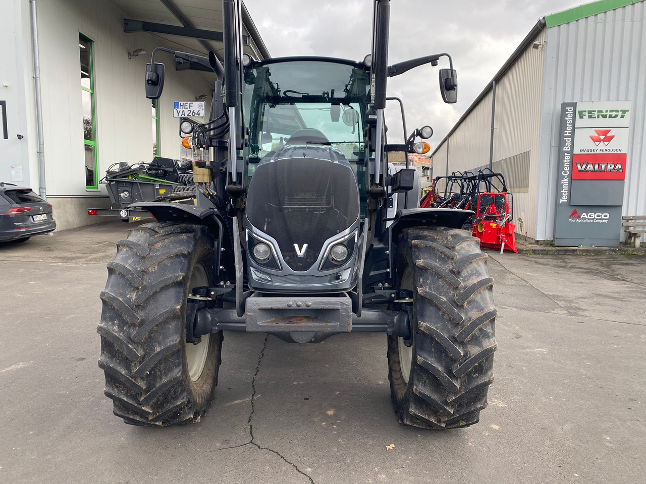 Valtra A 104 MH4 - Farm tractor: picture 4 Valtra A 104 MH4 - Farm tractor: picture 4