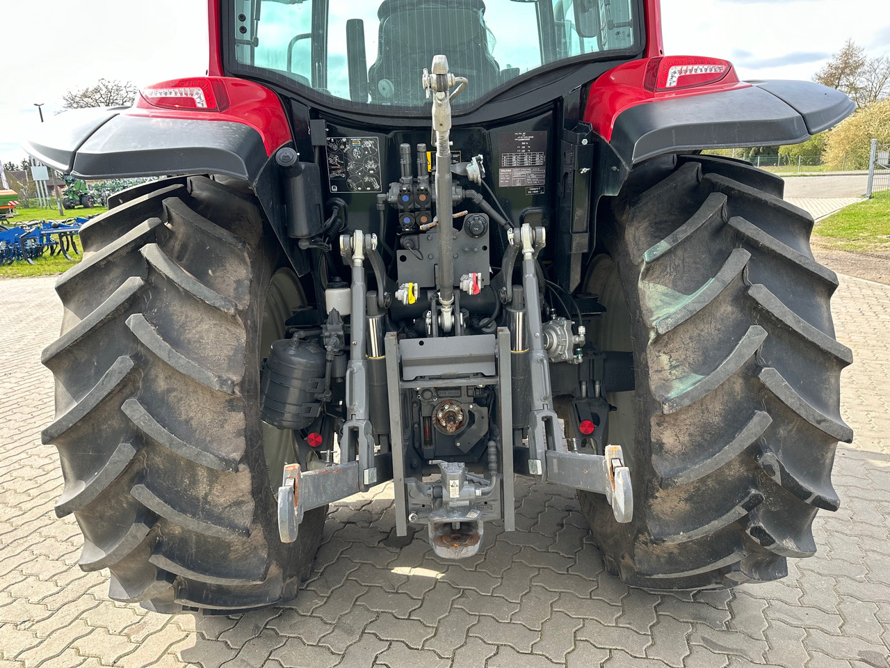 Farm tractor Valtra A105 MH: picture 8