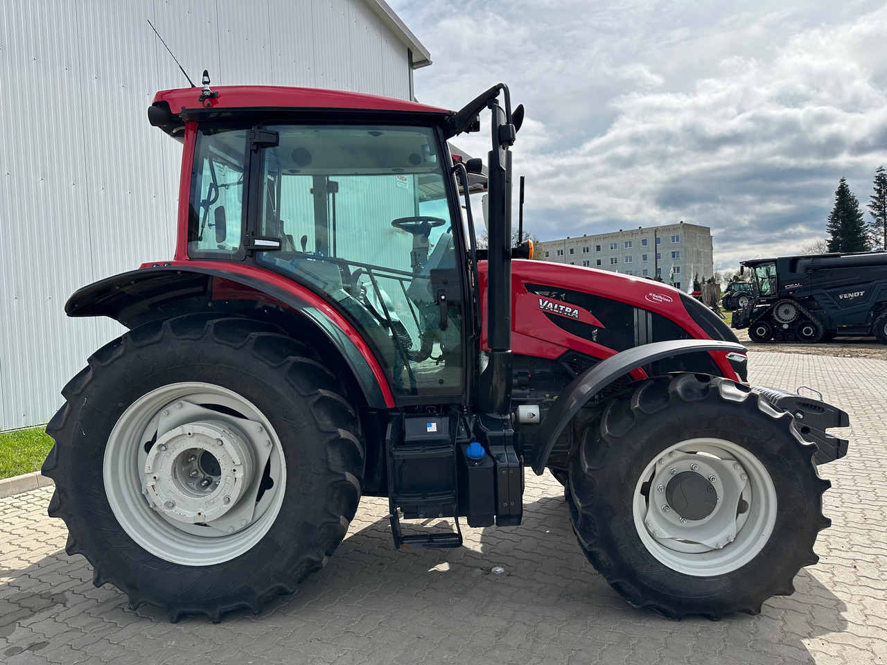 Farm tractor Valtra A105 MH: picture 10