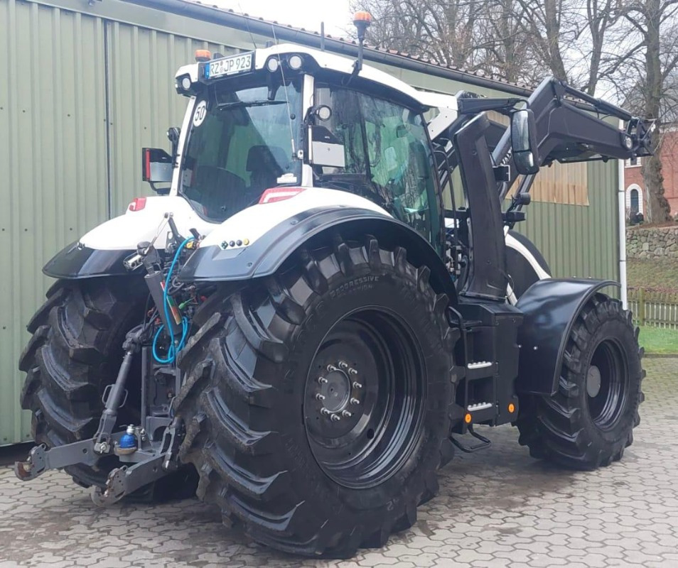 Valtra Q 305 - Farm tractor: picture 5 Valtra Q 305 - Farm tractor: picture 5