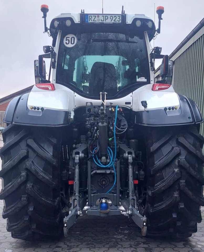 Valtra Q 305 - Farm tractor: picture 2 Valtra Q 305 - Farm tractor: picture 2
