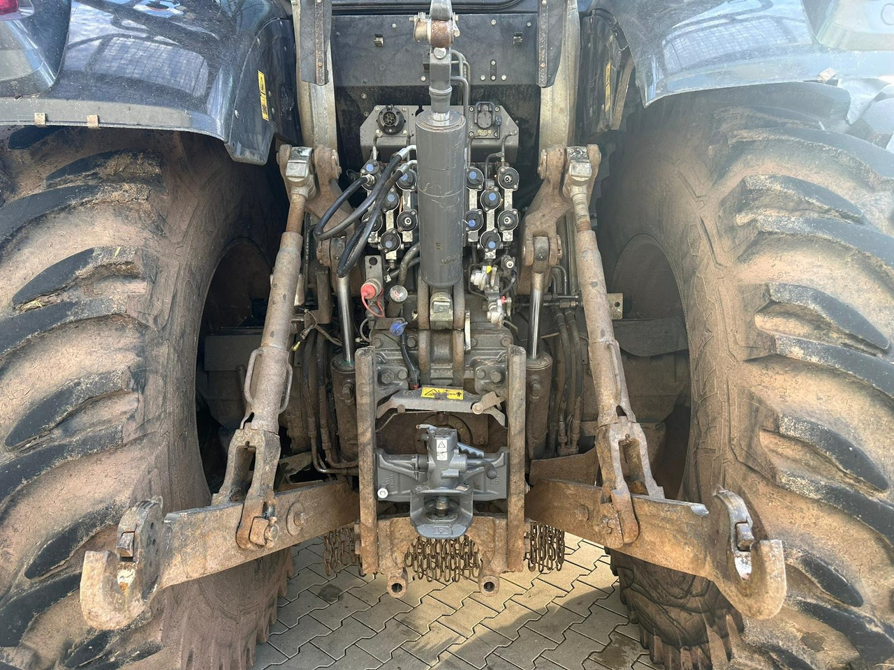 Valtra S 374 - Farm tractor: picture 4 Valtra S 374 - Farm tractor: picture 4