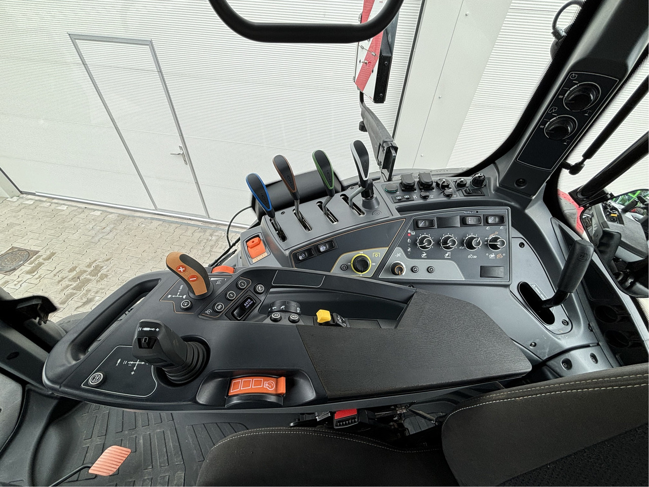 Valtra T 255 Active - Farm tractor: picture 3 Valtra T 255 Active - Farm tractor: picture 3