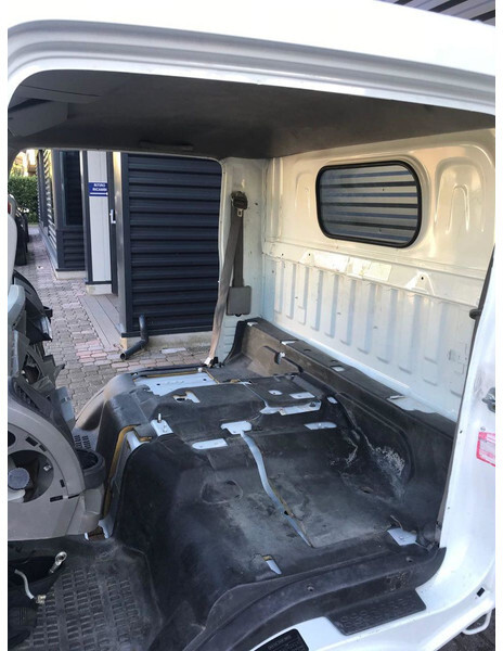 Nissan NT400 CABSTAR - Cab and interior for Truck: picture 4 Nissan NT400 CABSTAR - Cab and interior for Truck: picture 4