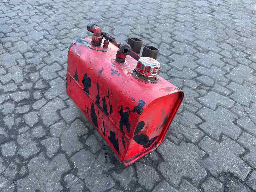 MAN OIL FLUID RESERVOIR 81.36049-5002 - Hydraulics for Truck: picture 1 MAN OIL FLUID RESERVOIR 81.36049-5002 - Hydraulics for Truck: picture 1