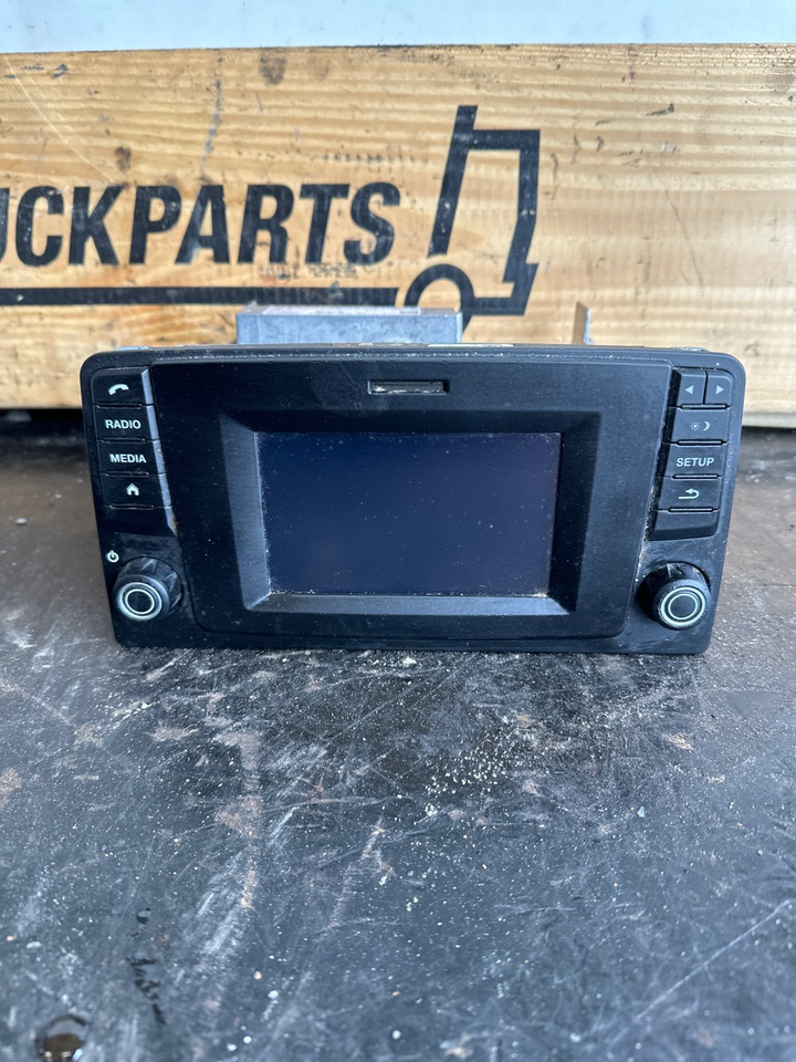 MAN RADIO 81.28100-6035 - Cab and interior for Truck: picture 1 MAN RADIO 81.28100-6035 - Cab and interior for Truck: picture 1