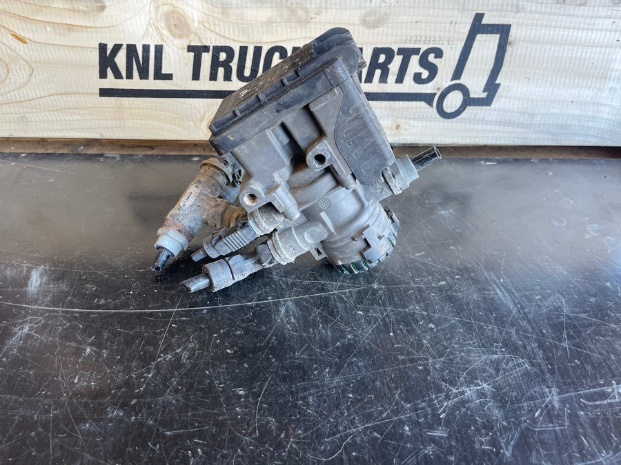 RENAULT VALVE 7421327346 - Brake valve for Truck: picture 1 RENAULT VALVE 7421327346 - Brake valve for Truck: picture 1