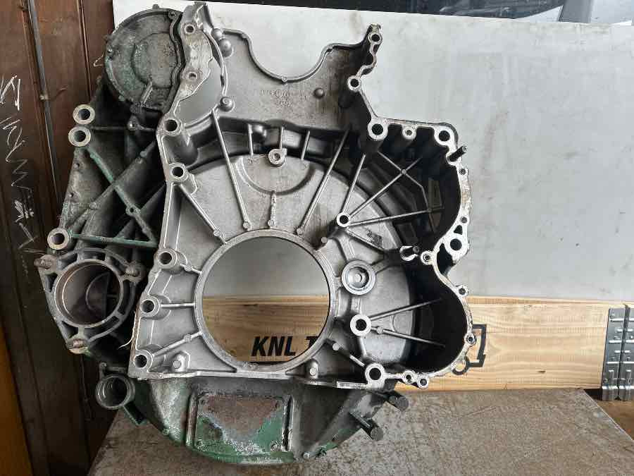 VOLVO FLY WHEEL HOUSE 21108540 - Engine and parts for Truck: picture 1 VOLVO FLY WHEEL HOUSE 21108540 - Engine and parts for Truck: picture 1