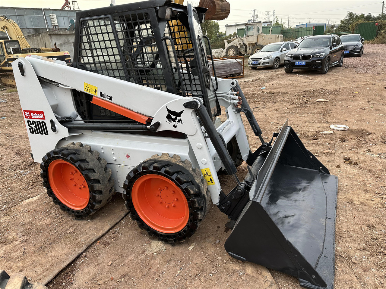 BOBCAT S300 - Skid steer loader: picture 5 BOBCAT S300 - Skid steer loader: picture 5