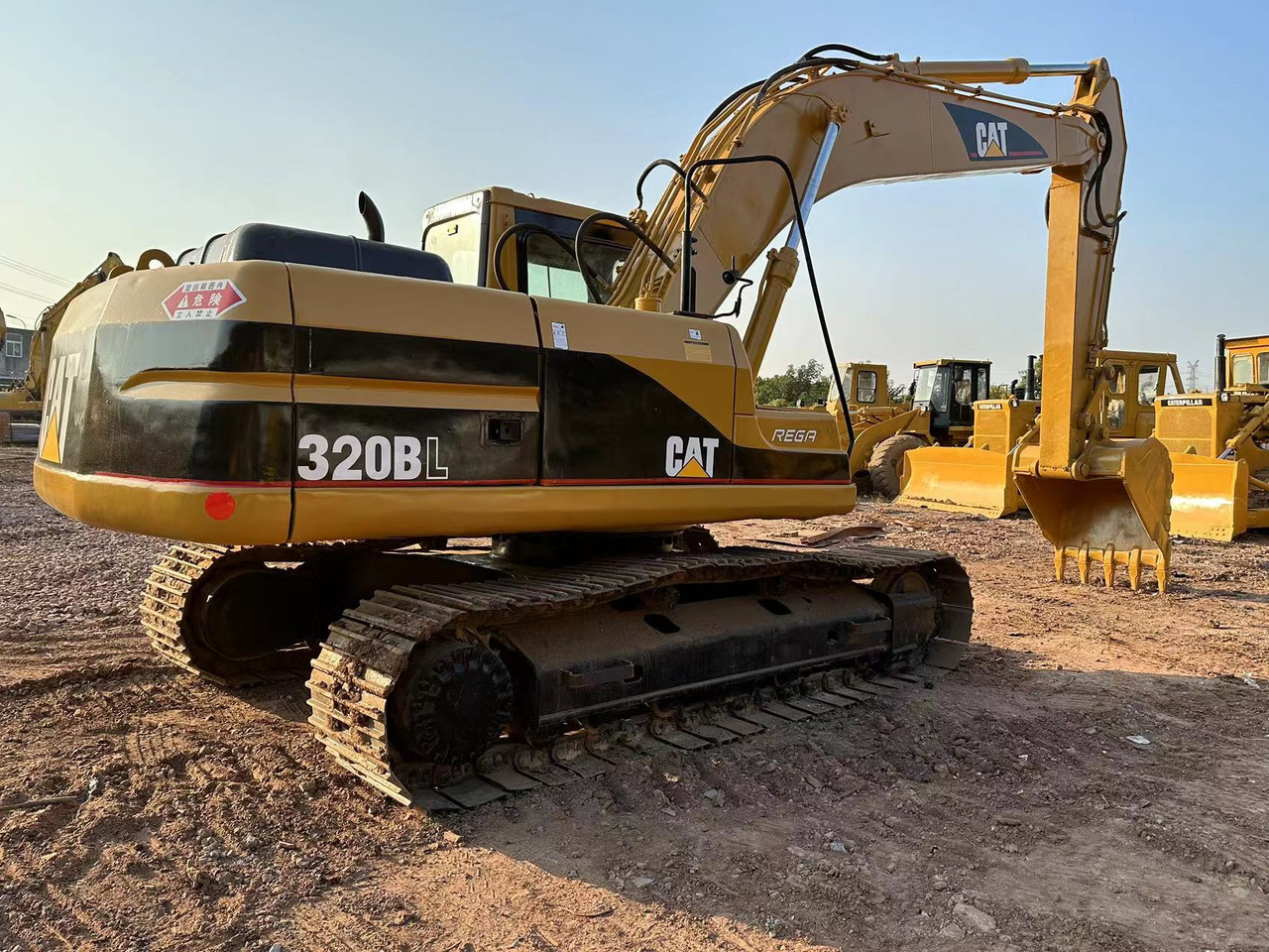 Crawler excavator CAT 320B: picture 10