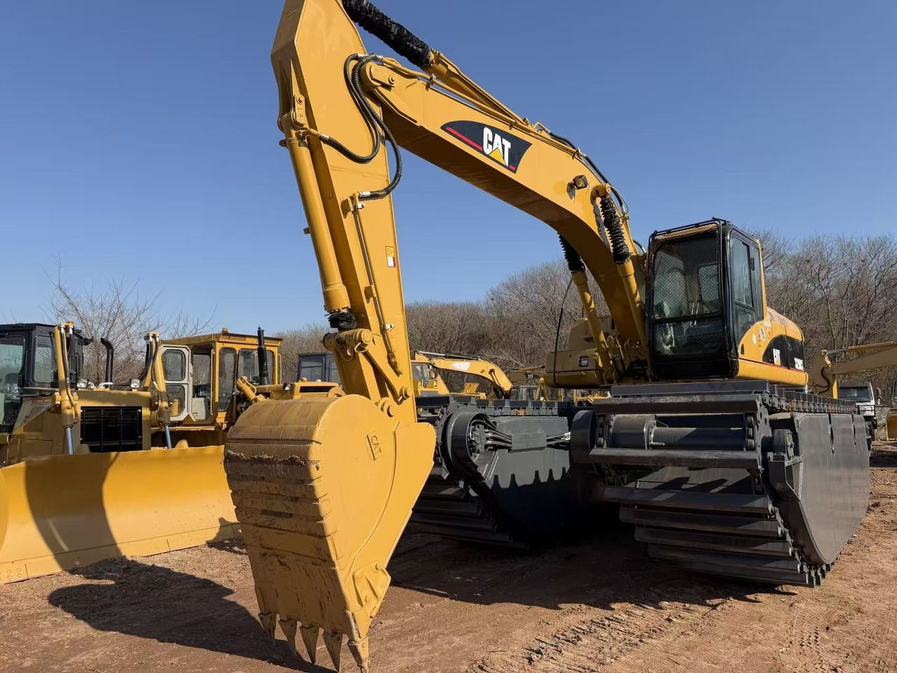 CAT 320CL - Amphibious excavator: picture 2 CAT 320CL - Amphibious excavator: picture 2