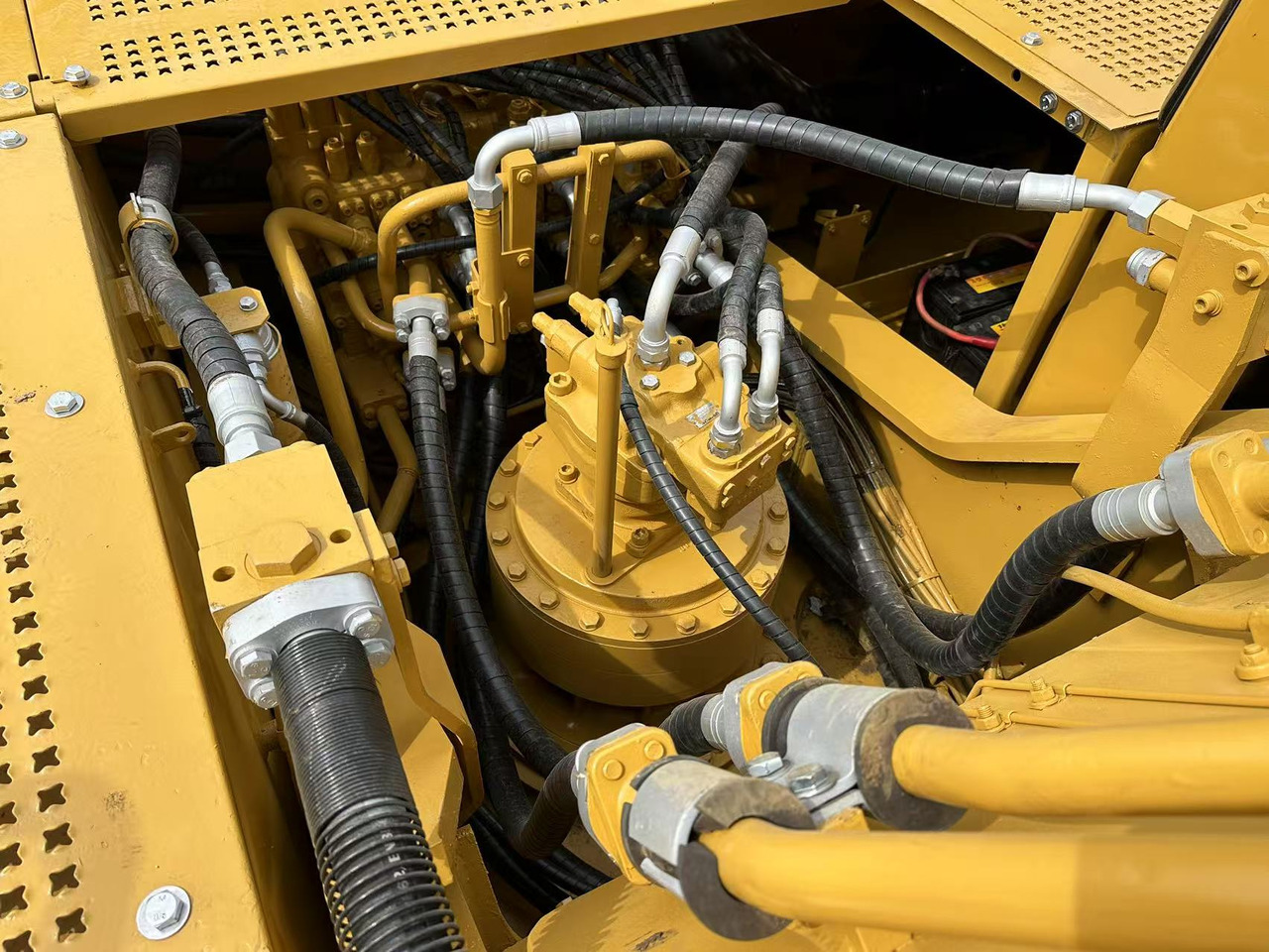 Crawler excavator CAT 330BL: picture 8