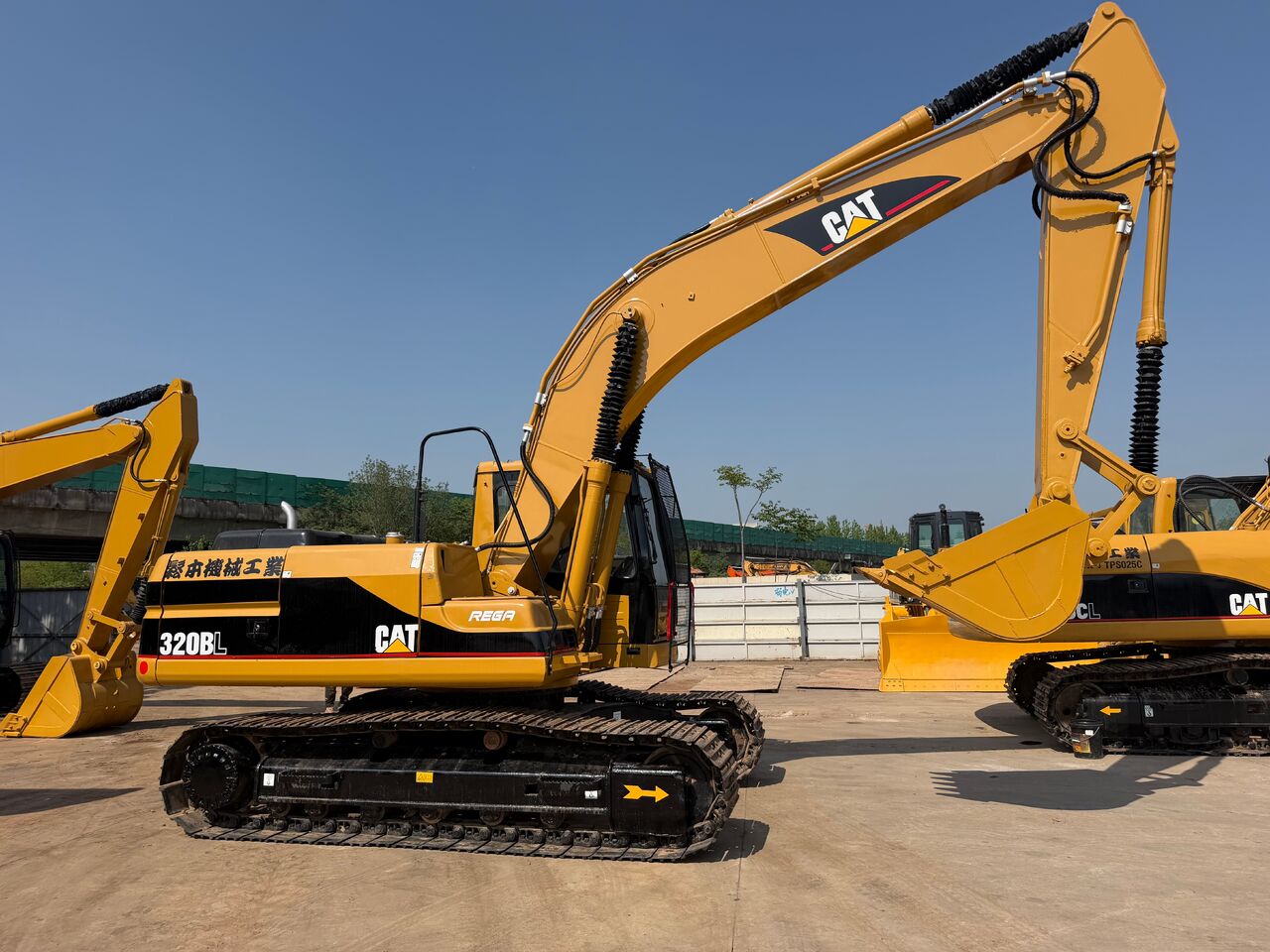CATERPILLAR 320BL - Crawler excavator: picture 2 CATERPILLAR 320BL - Crawler excavator: picture 2
