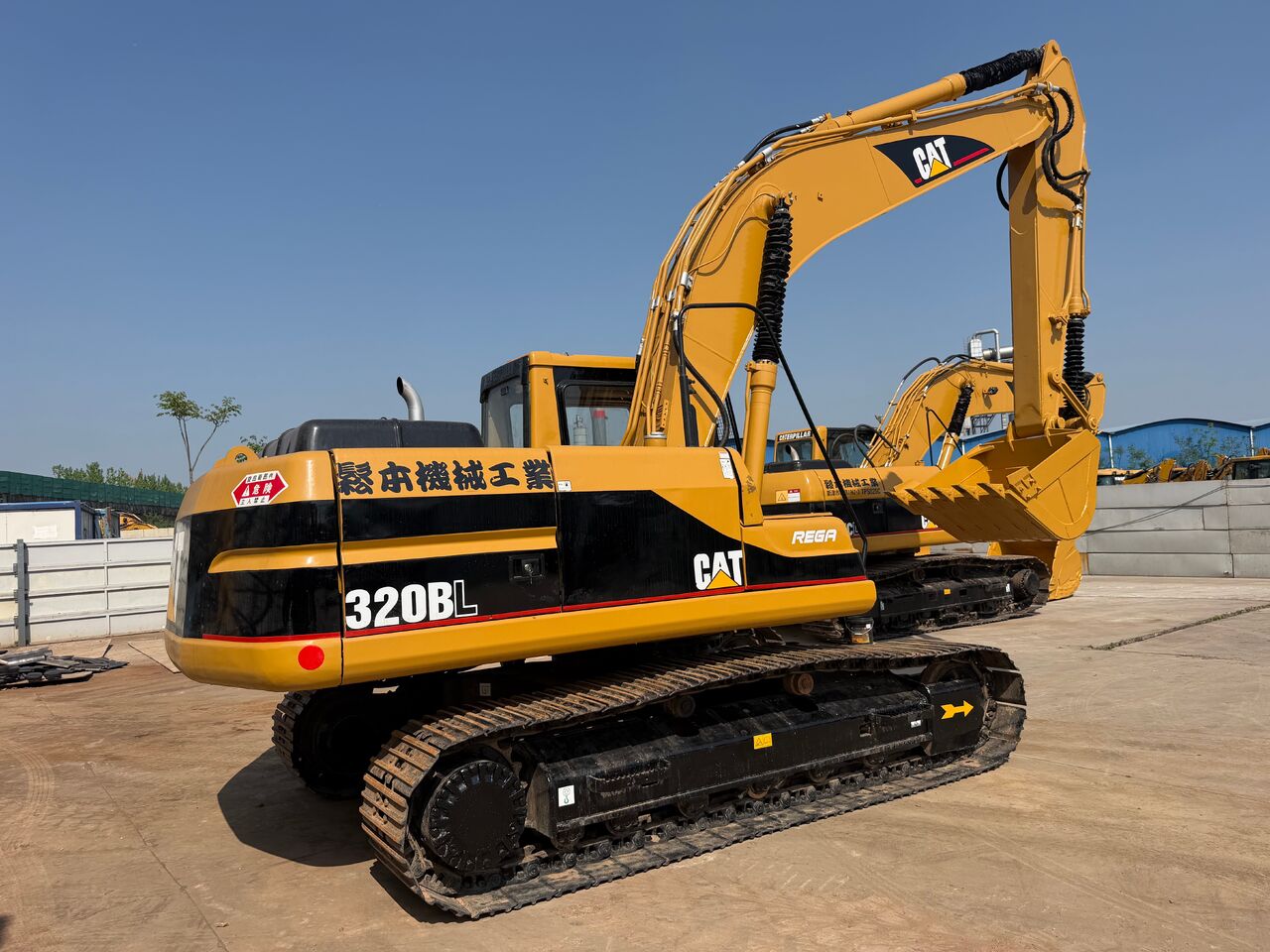 CATERPILLAR 320BL - Crawler excavator: picture 1 CATERPILLAR 320BL - Crawler excavator: picture 1