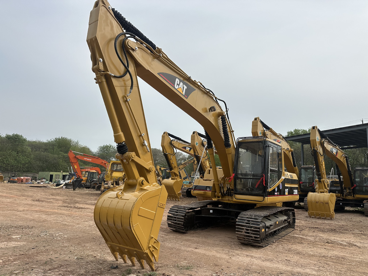 CATERPILLAR 320BL - Crawler excavator: picture 2 CATERPILLAR 320BL - Crawler excavator: picture 2