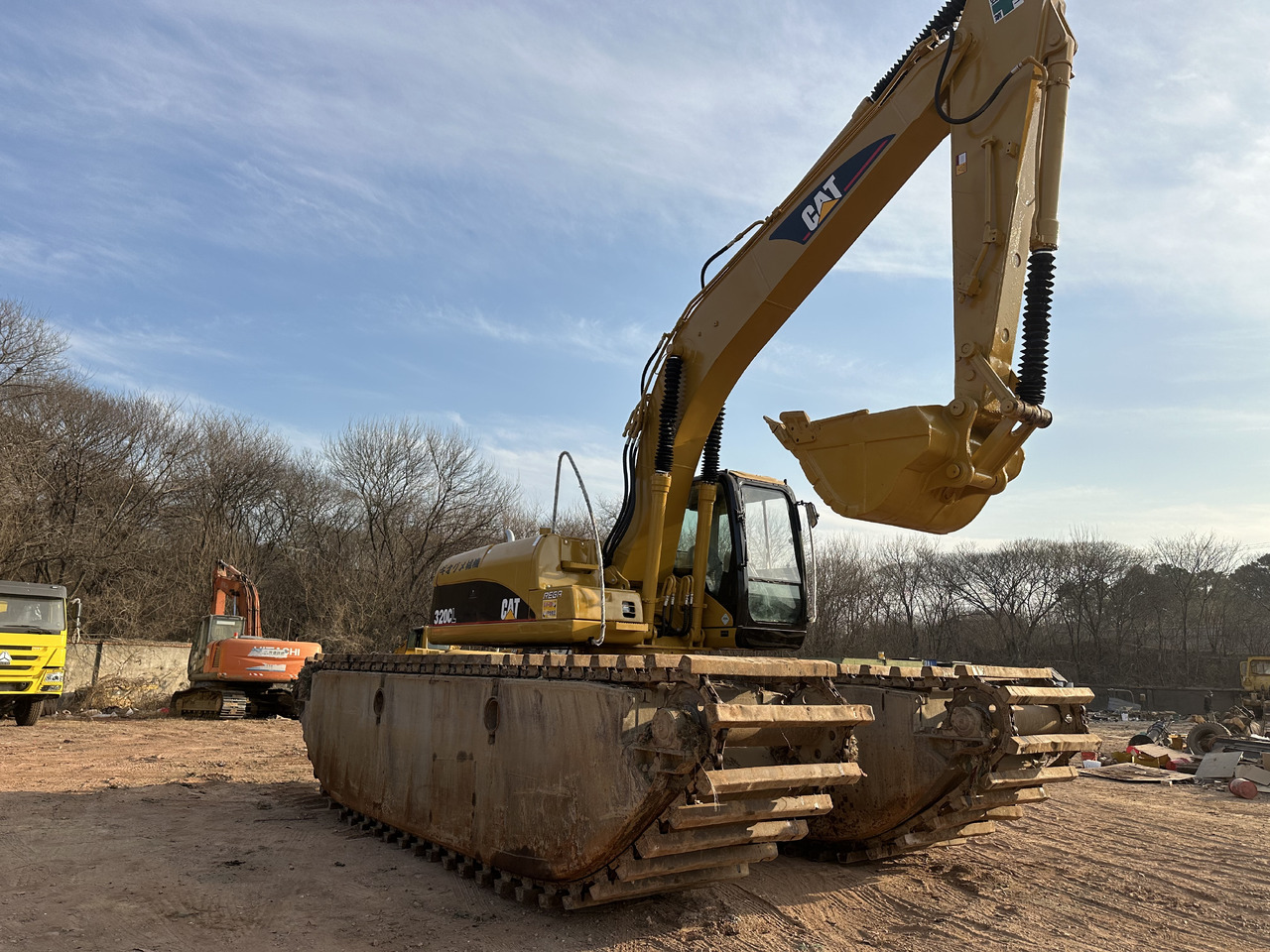 CATERPILLAR 320CL - Amphibious excavator: picture 2 CATERPILLAR 320CL - Amphibious excavator: picture 2