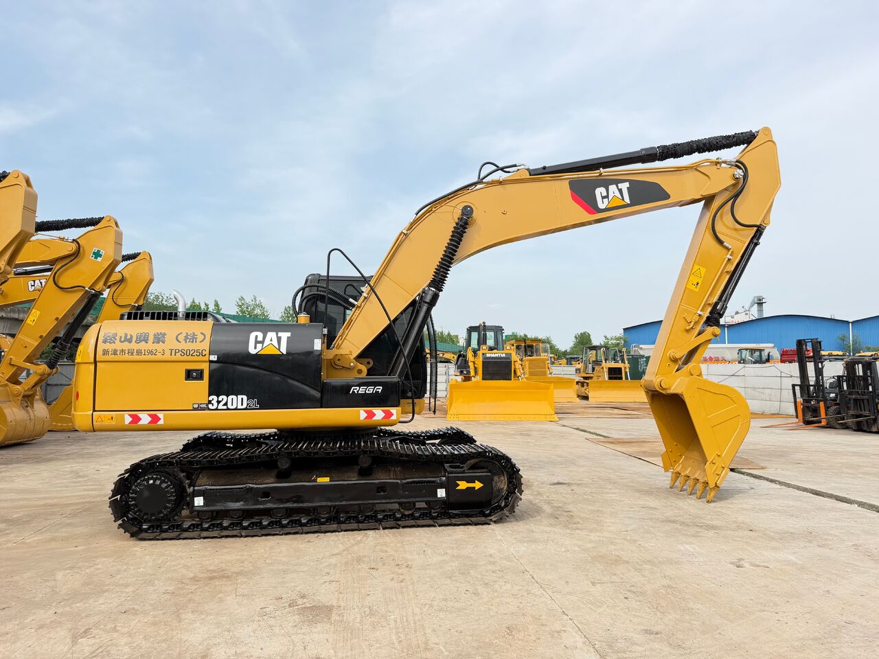 CATERPILLAR 320D2L - Crawler excavator: picture 1 CATERPILLAR 320D2L - Crawler excavator: picture 1
