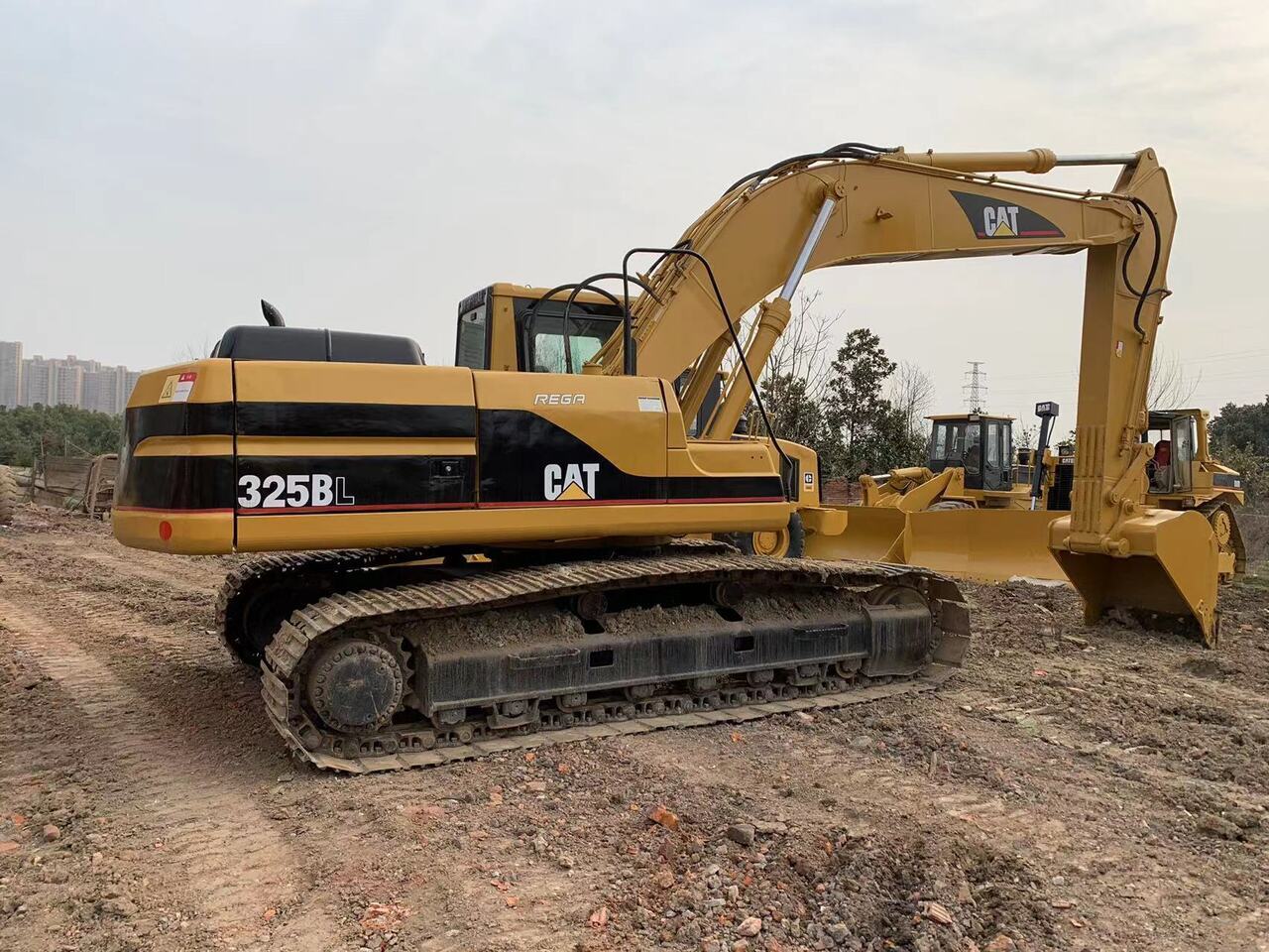 CATERPILLAR 325BL - Excavator: picture 1 CATERPILLAR 325BL - Excavator: picture 1