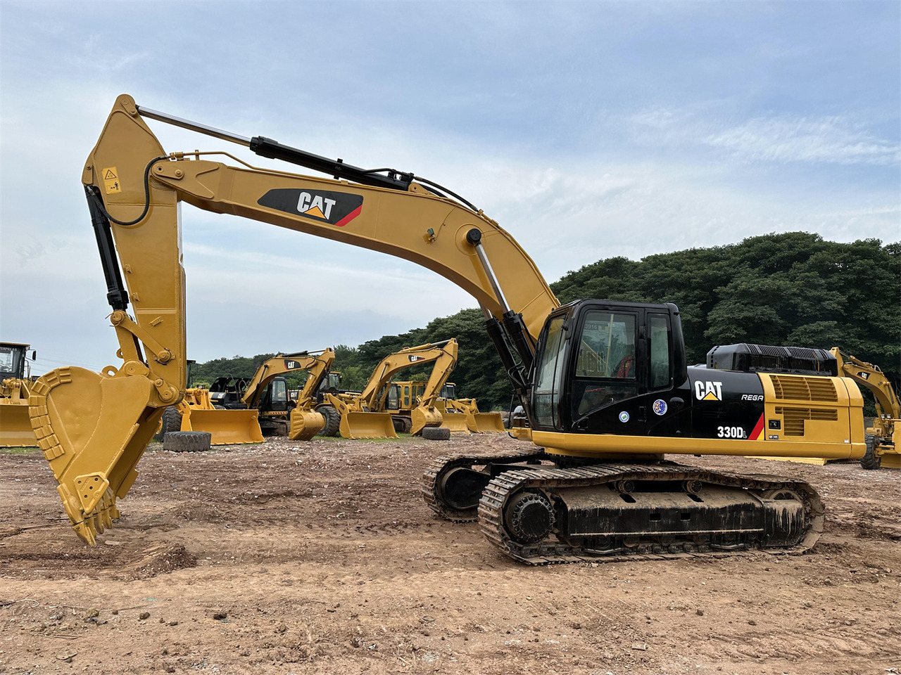CATERPILLAR 330DL - Crawler excavator: picture 1 CATERPILLAR 330DL - Crawler excavator: picture 1