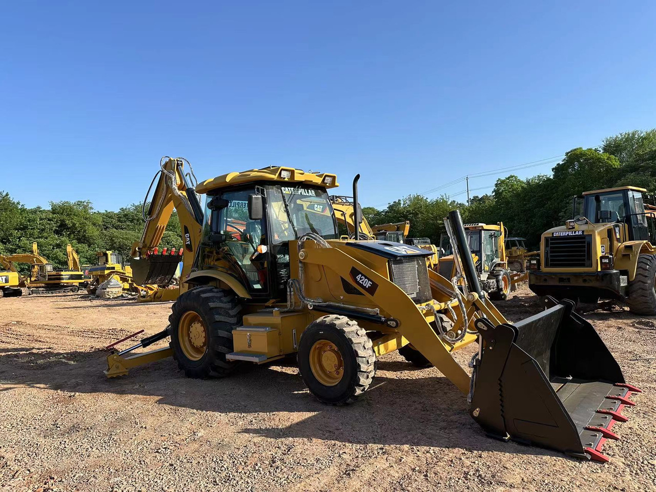 CATERPILLAR 420F2 - Backhoe loader: picture 2 CATERPILLAR 420F2 - Backhoe loader: picture 2