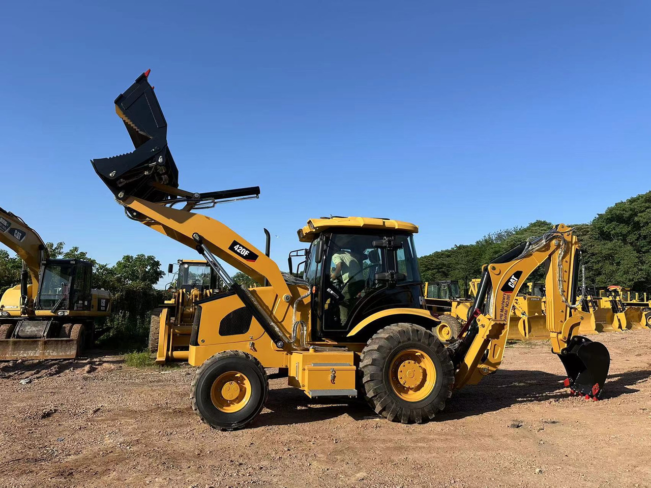 CATERPILLAR 420F2 - Backhoe loader: picture 5 CATERPILLAR 420F2 - Backhoe loader: picture 5