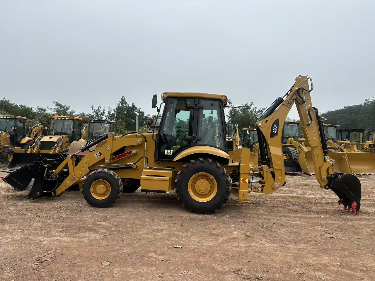 CATERPILLAR 420F2 - Backhoe loader: picture 4 CATERPILLAR 420F2 - Backhoe loader: picture 4