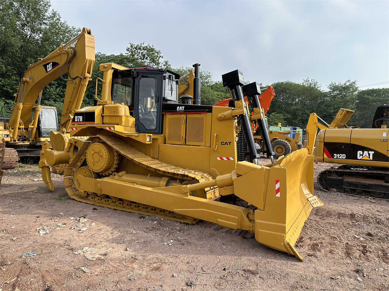 CATERPILLAR D7R - Bulldozer: picture 3 CATERPILLAR D7R - Bulldozer: picture 3