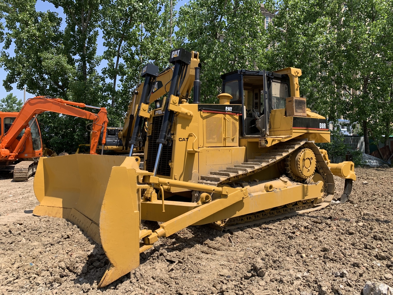 CATERPILLAR D8R - Bulldozer: picture 1 CATERPILLAR D8R - Bulldozer: picture 1