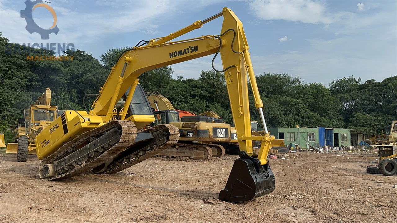 Crawler excavator KOMATSU PC200-6: picture 16